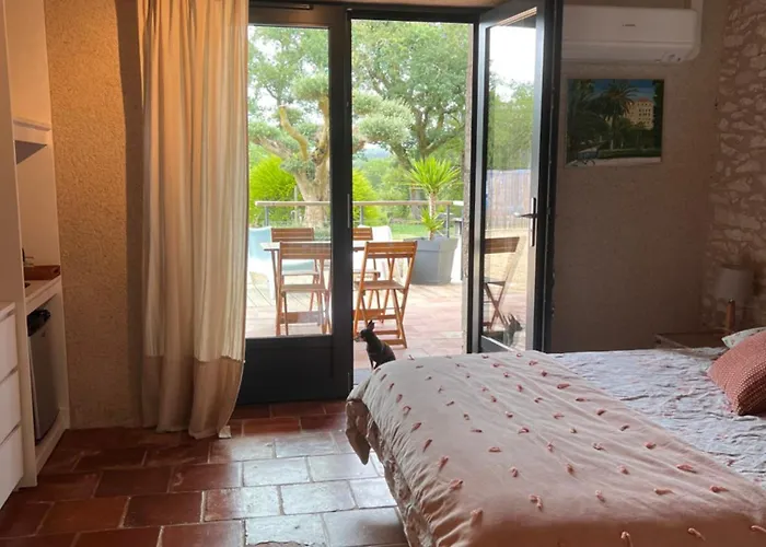 Coulonges Bed & Breakfast